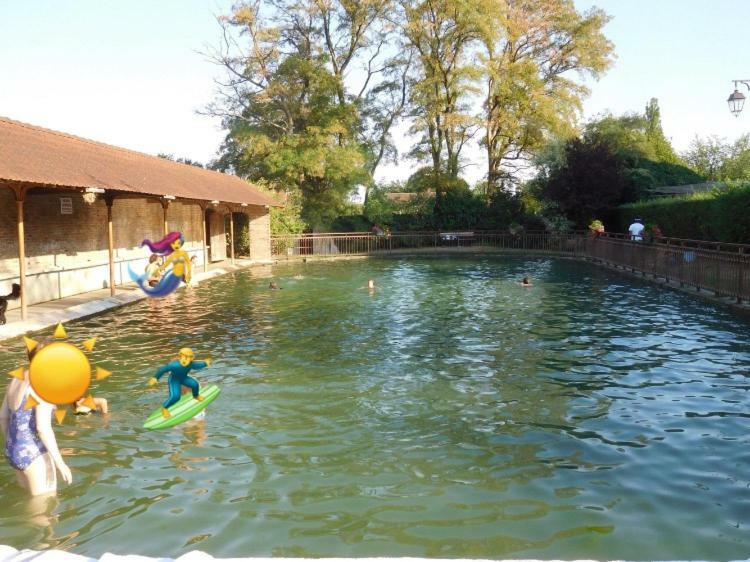 Au 24 Villa Villiers-Louis Luaran gambar