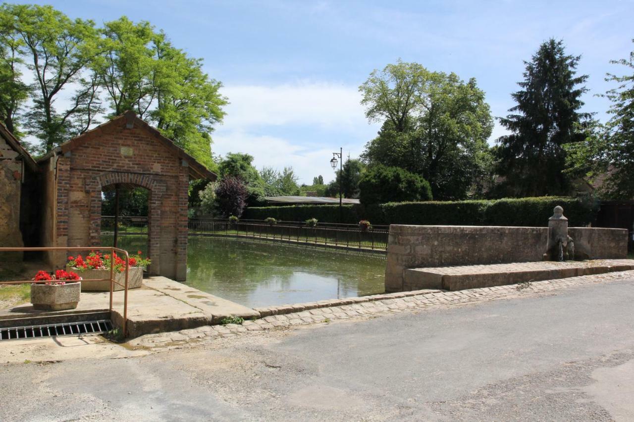 Au 24 Villa Villiers-Louis Luaran gambar